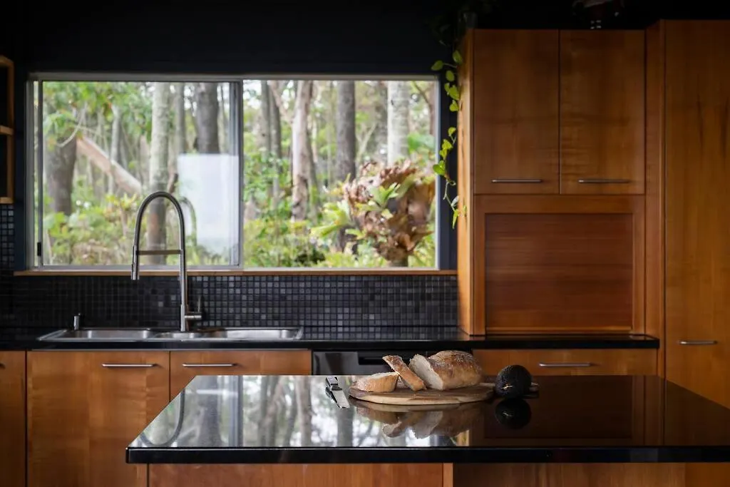 Norm'S Place + Waterfront House + Beachfront Amity Point Holiday home